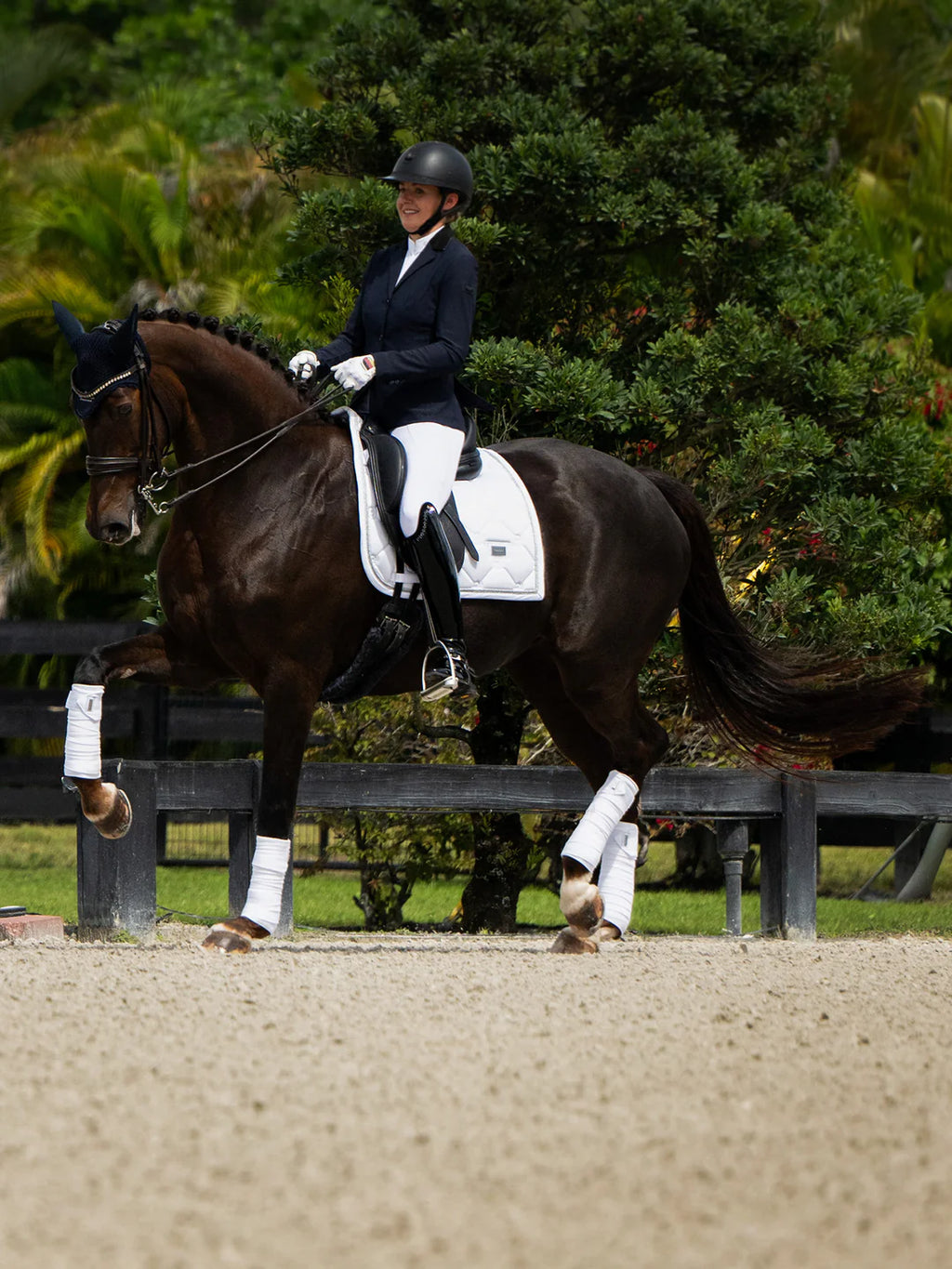 Equestrian Stockholm kouluhuopa White Perfection Silver